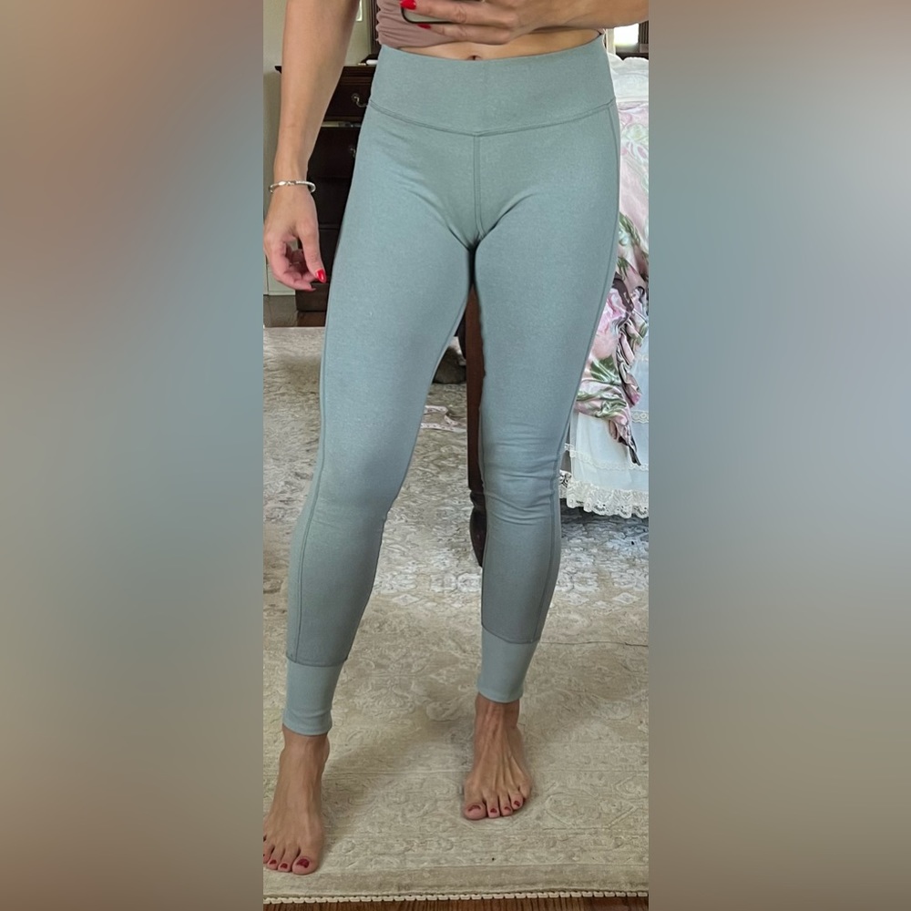 Athletic leggings, has good stretch